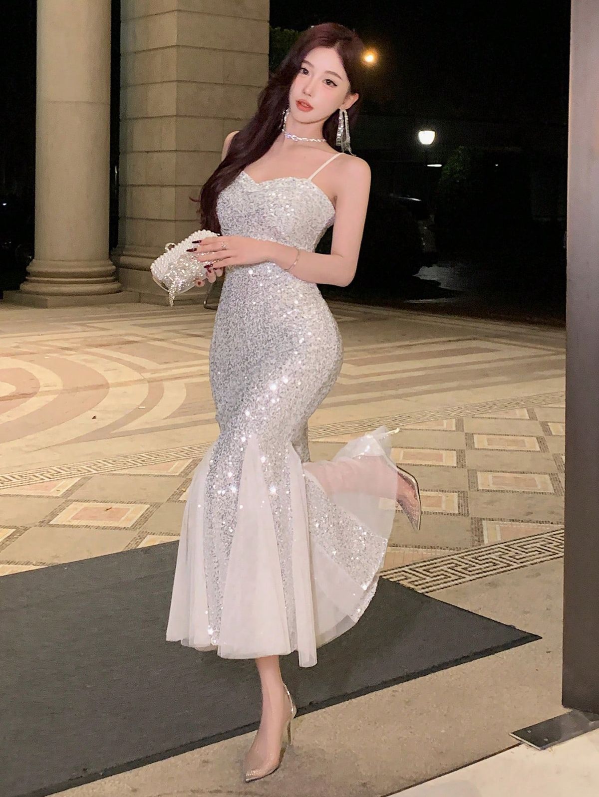 5 Xu Hướng Đầm Dài Dự Tiệc – Tuyệt Phẩm Tôn Dáng Cho Những Cuộc Vui Sang Trọng 7 Đầm dài dự tiệc Sepuins Ánh Kim - Tỏa sáng dưới ánh đèn