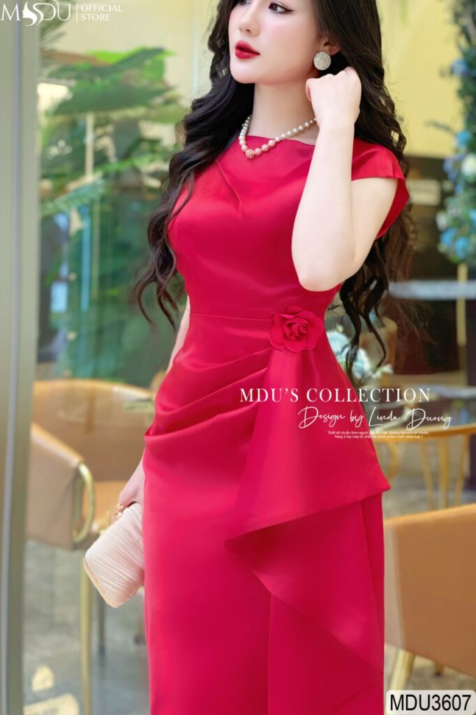 Váy Thiết Kế MDU3607 - Đầm Dự Tiệc Trong BST Hè 2024 Sắc Đỏ Tỏa Sáng Từ MDU Fashion 23 Váy Thiết Kế MDU3607 - Chất Lụa Twist Satin Vân Cao Cấp Mang Đến Cảm Giác Bóng Mượt Và Mướt Tay
