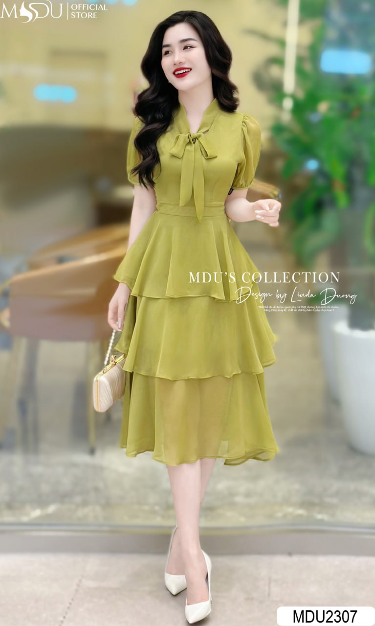 Top 10+ Váy Dự Tiệc Xanh Lá – Tỏa Sáng Nhẹ Nhàng Như Nàng Thơ 5 Đầm dự tiệc màu xanh lá cổ V