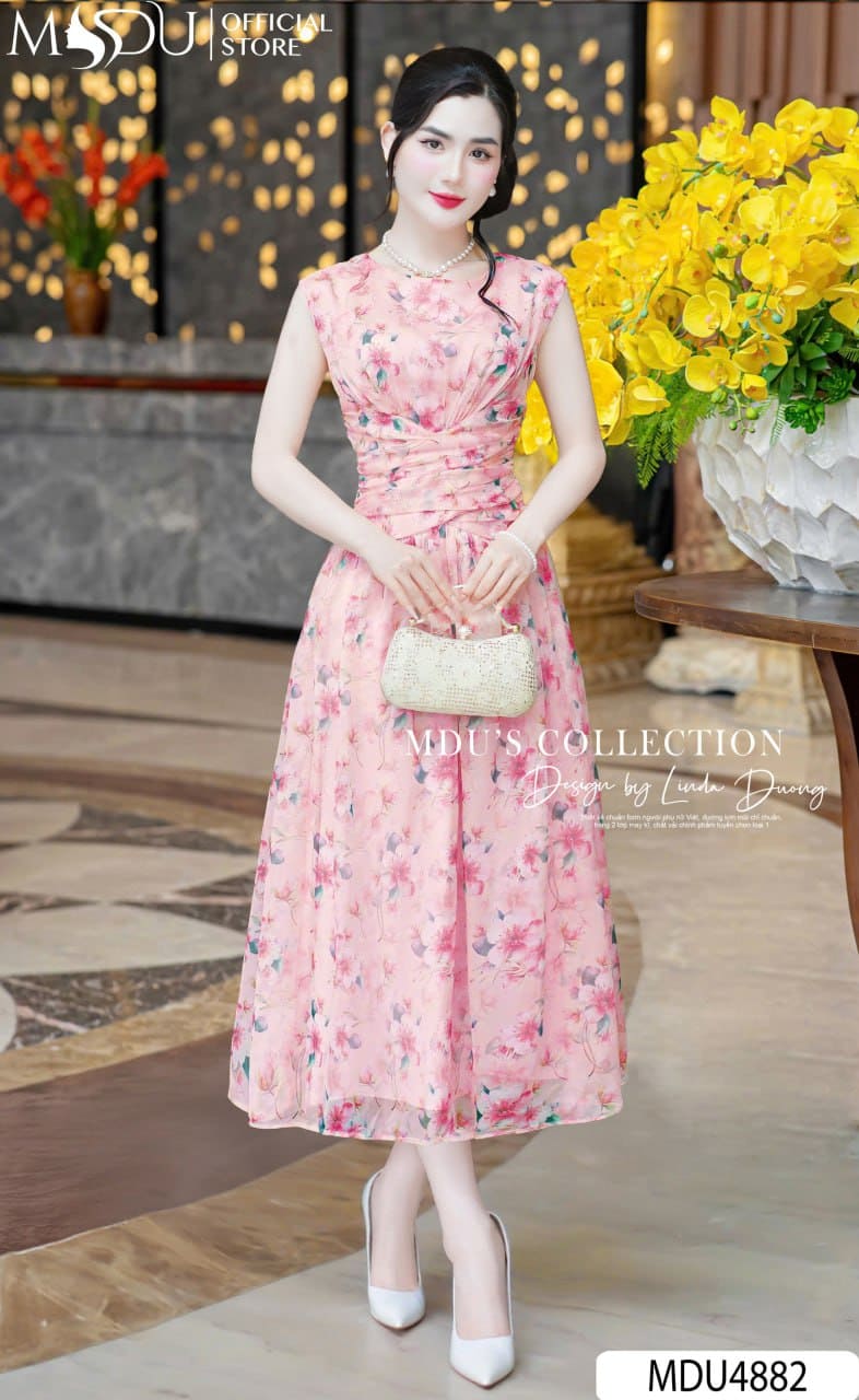 Top 10 Đầm Dự Tiệc Trung Niên: Bí Quyết Giúp Quý Cô Tỏa Sáng Thanh Lịch 7 Đầm dự tiệc trung niên họa tiết - Sự giao thoa giữa quyến rũ và cố điển