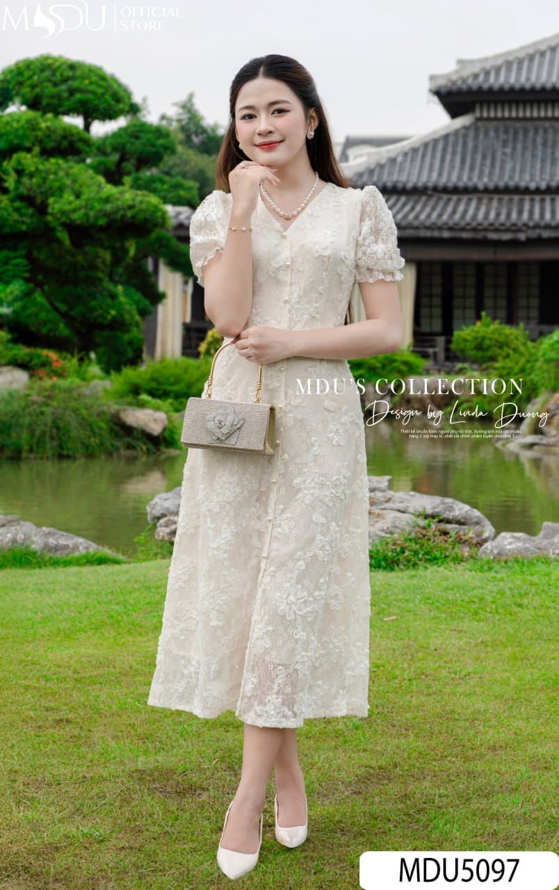 Đầm Dự Tiệc Xẻ Tà – Bí Quyết Tỏa Sáng Sang Trọng Và Quyến Rũ 8 Chọn Giày Phù Hợp Với Đầm Dự Tiệc Xẻ Tà