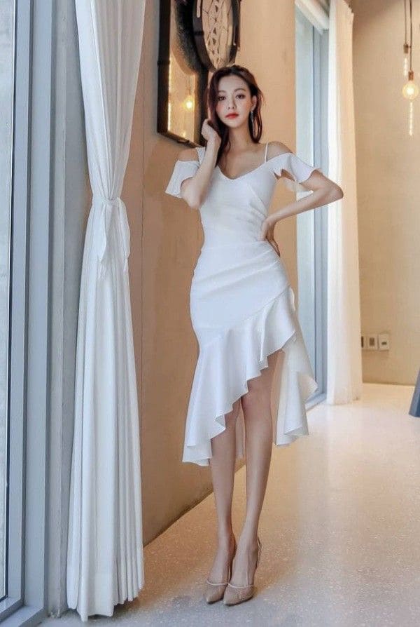 Khám Phá Top Những Đầm Đuôi Cá Dự Tiệc Cao Cấp Thanh Lịch Nhất 2024 5 Các Kiểu Dáng Đầm Đuôi Cá Dự Tiệc Phù Hợp Mọi Vóc Dáng - Đầm Đuôi Cá Trễ Vai Hoặc Lệch Vai