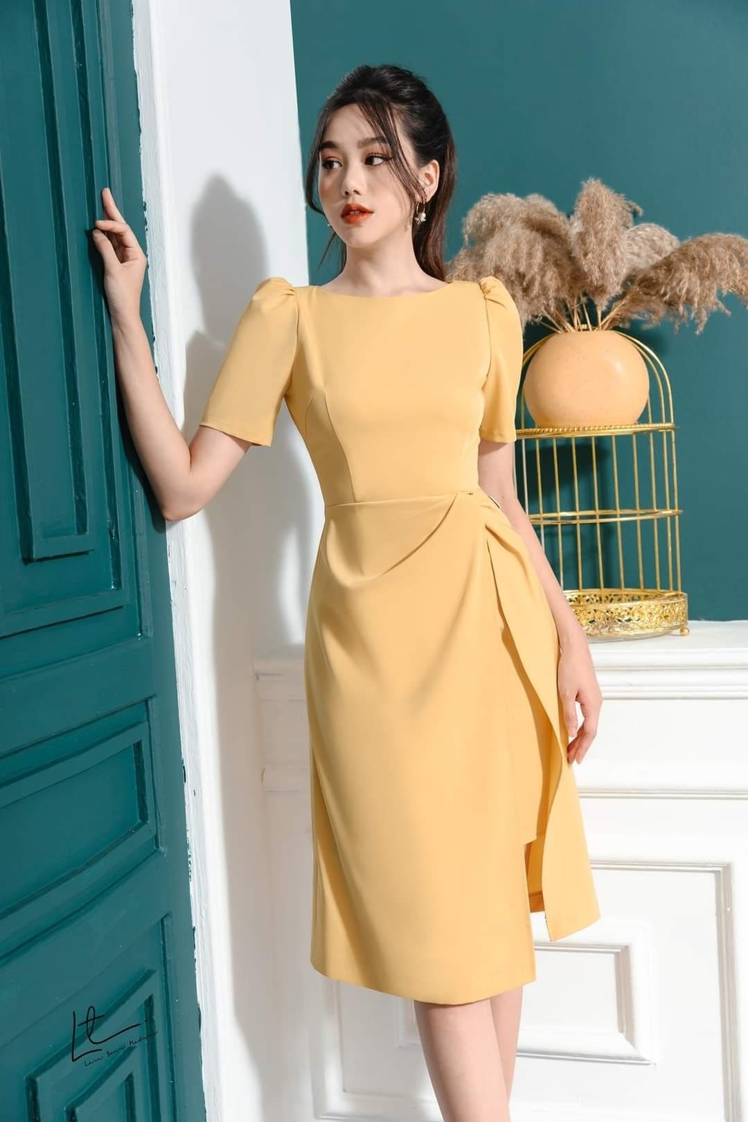 6 Kiểu Đầm Màu Vàng Dự Tiệc Đẹp Sang Khó Cưỡng 6 Các Kiểu Dáng Đầm Màu Vàng Dự Tiệc Khiến Bạn Mê Mẩn - Đầm Peplum Vàng Sành Điệu