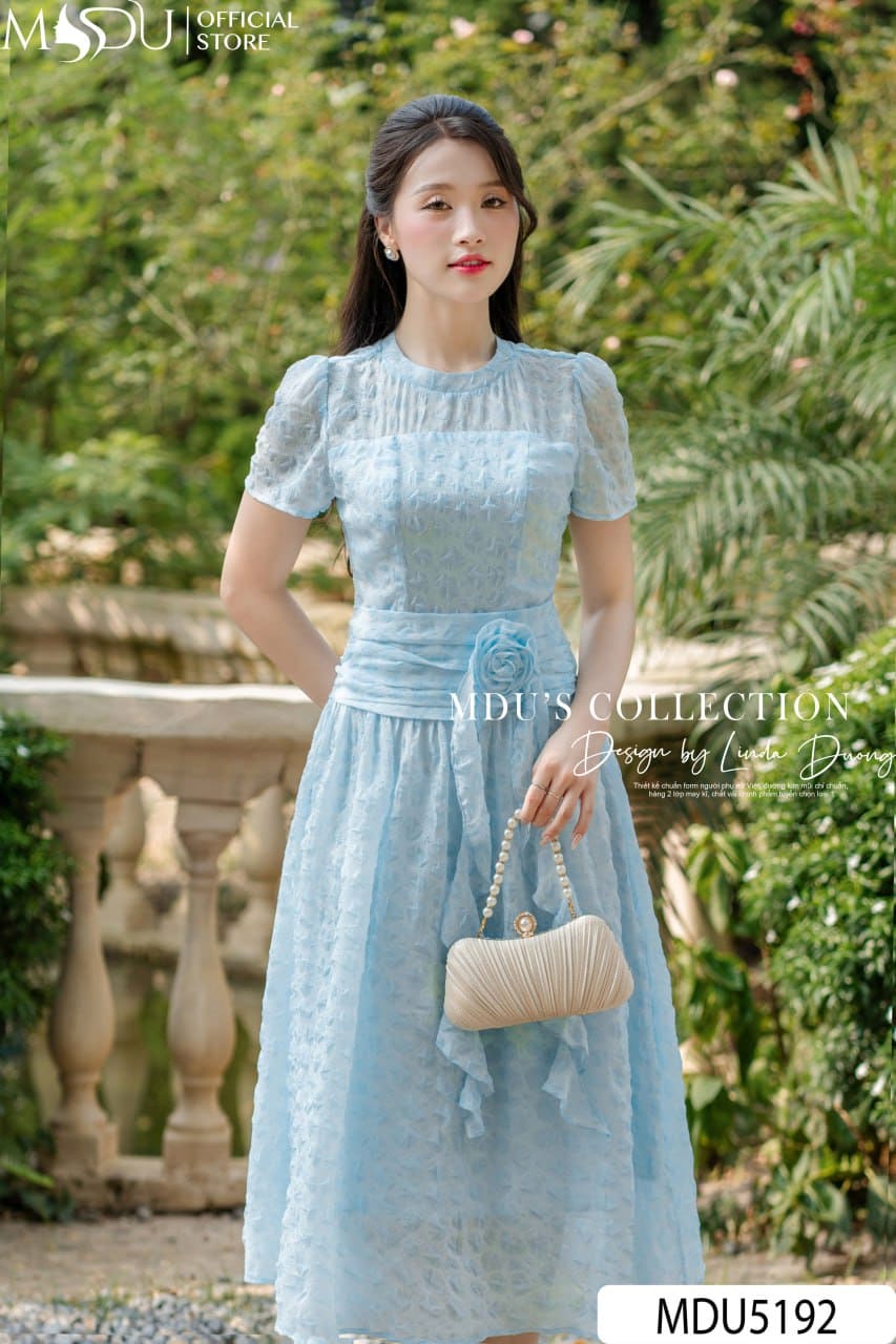 Đầm Xếp Ly Công Sở - Bí Kíp Tạo Phong Cách Thanh Lịch, Gần Gũi Nơi Văn Phòng 11 Đầm Xếp Ly Công Sở Cho Người Thấp