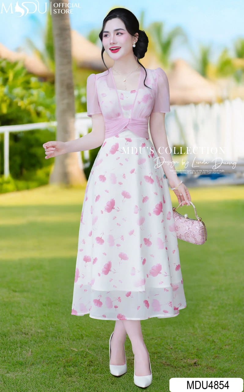 Phối Đồ Với Váy 2 Dây: Xinh Lung Linh, Biến Hóa Muôn Vàn! 5 Phối đồ với váy 2 dây dạo phố nhẹ nhàng