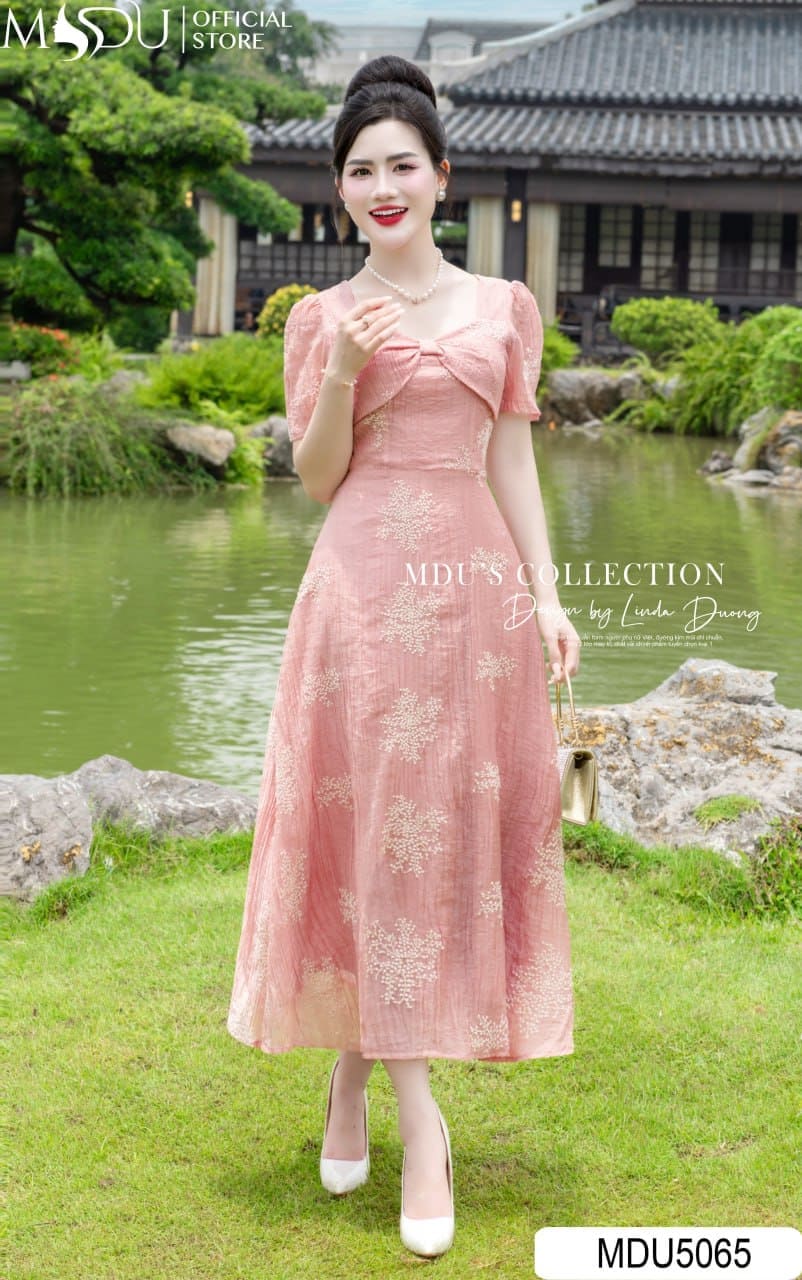 Top 8+ Mẫu Váy Công Sở Đẹp Cho Giáo Viên Thanh Lịch 8 Những Kiểu Váy Công Sở Đẹp Cho Giáo Viên - Váy Cổ Vuông