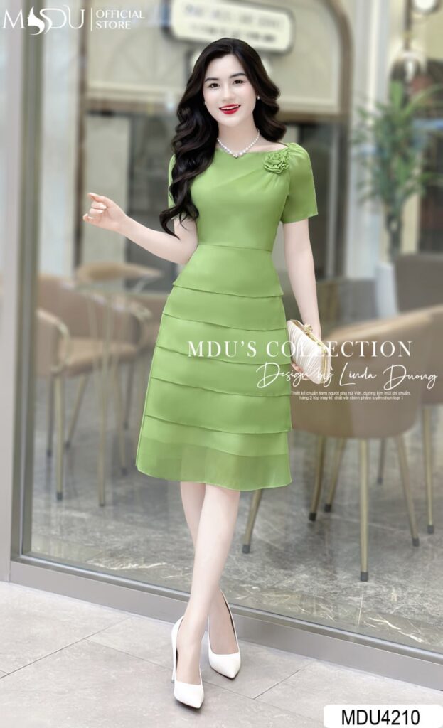 Top 10+ Mẫu Đầm Dự Tiệc Trung Niên Sang Trọng Giúp Quý Cô Tỏa Sáng 10 Đầm Dự Tiệc Trung Niên Sang Trọng Xếp Tầng
