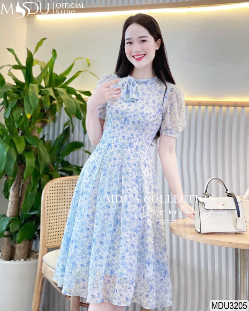 Top 10+ Mẫu Đầm Hoa Nhí Dáng Dài Thanh Lịch Và Đầy Duyên Dáng Đến Từ MDU Fashion 12 Đầm Hoa Nhí Dáng Dài Phối Cùng Dây Nơ - Sự pha trộn hoàn hảo giữa hiện đại và nữ tính