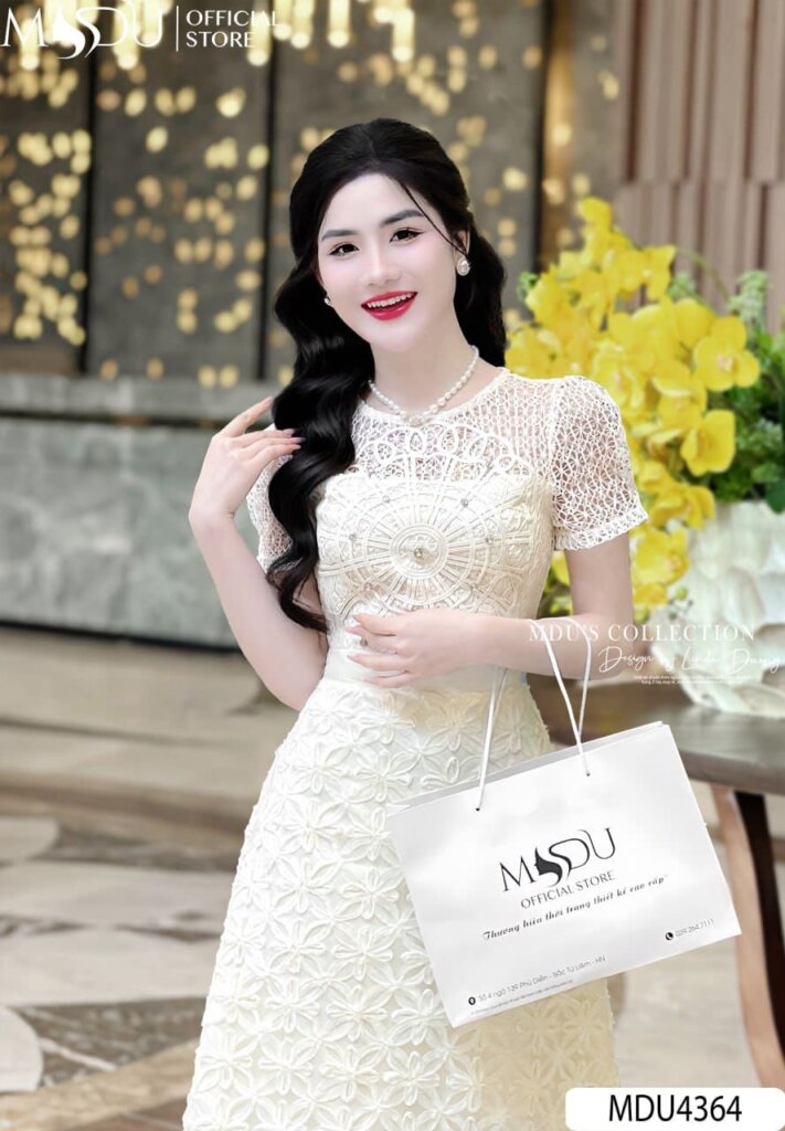 Top 10+ Mẫu Váy Công Chúa Người Lớn Màu Trắng Đẹp Nhất – Thanh Lịch và Sang Trọng 12 Váy công chúa trắng với lớp ren phủ toàn thân