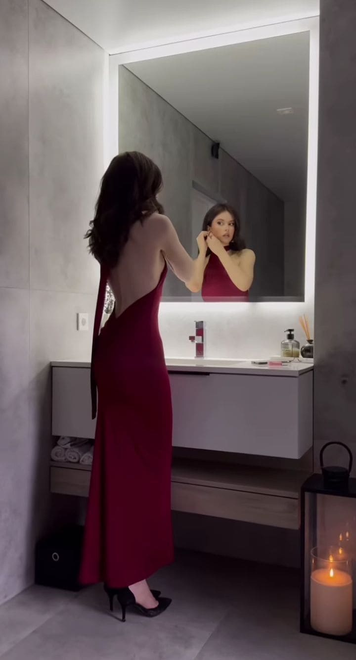 Top 8 Mẫu Đầm Body Đỏ Khiến Bạn Gợi Cảm, Sang Trọng Và Thật Khó Quên 5 Đầm Body Đỏ Hở Lưng – Táo Bạo Và Thu Hút