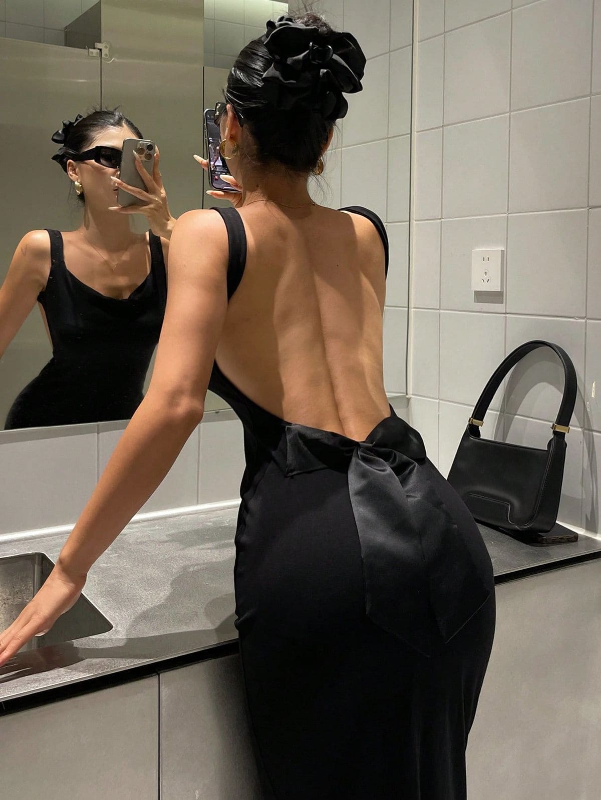 Đầm Body Hở Lưng – Lựa Chọn Hoàn Hảo Cho Nàng Muốn Bùng Nổ Khí Chất 6 Đầm Body Hở Lưng Cho Người Đầy Đặn