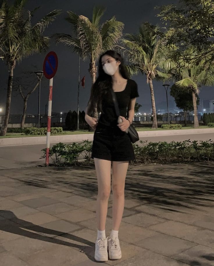 Đầm Body Mang Giày Thể Thao - Bí Quyết Tạo Phong Cách Vừa Xinh Vừa Chất 10 Phối Đồ Đầm Body Mang Giày Thể Thao Cho Dạo Phố