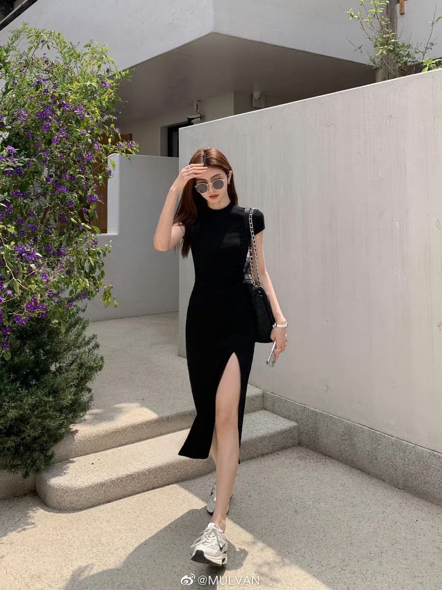 Đầm Body Mang Giày Thể Thao - Bí Quyết Tạo Phong Cách Vừa Xinh Vừa Chất 12 Phối Đồ Đầm Body Mang Giày Thể Thao Cho Công Sở