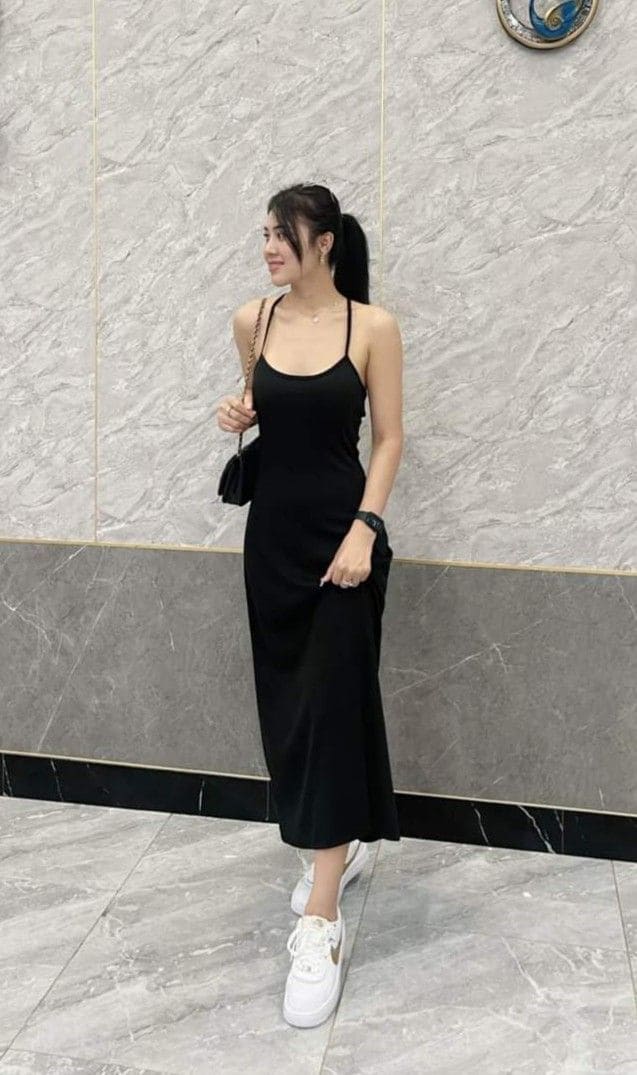Đầm Body Mang Giày Thể Thao - Bí Quyết Tạo Phong Cách Vừa Xinh Vừa Chất 7 Chọn Loại Giày Thể Thao Phù Hợp Với Đầm Body