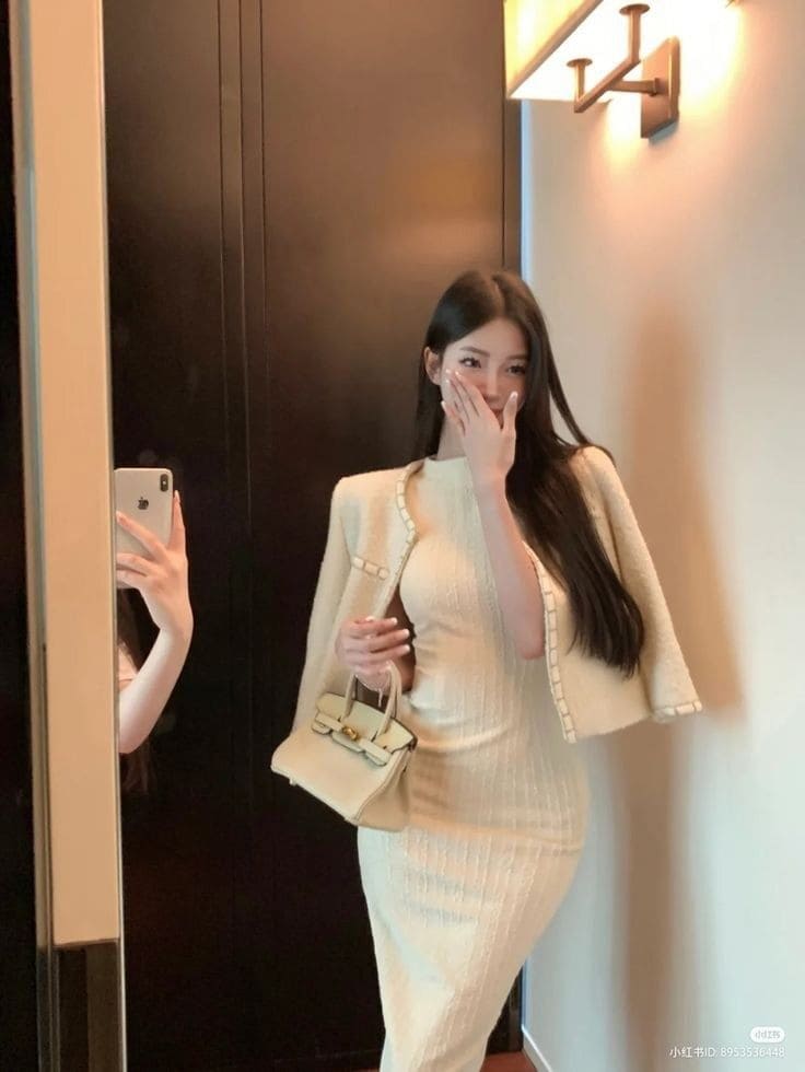Khám Phá Đầm Len Dáng Dài: Phong Cách Thanh Lịch Cho Ngày Đông Lạnh 12 Phối Đồ Dự Tiệc Với Đầm Len Dáng Dài