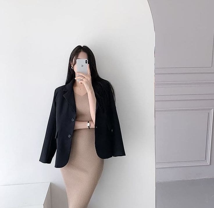 Đầm Thun Body Dài Qua Gối – Item “Must-have” Cho Phong Cách Quý Cô Hiện Đại 10 Phối Đồ Công Sở Với Đầm Thun Body Dài Qua Gối