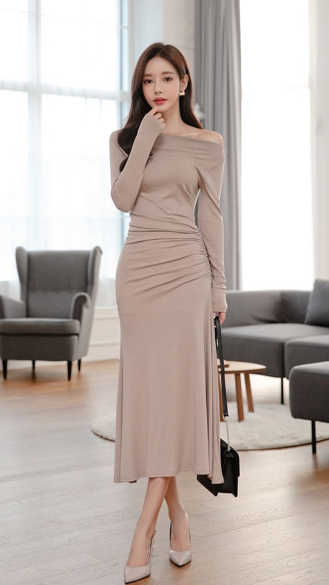 Đầm Thun Body Dài Qua Gối – Item “Must-have” Cho Phong Cách Quý Cô Hiện Đại 12 Phối Đồ Dự Tiệc Với Đầm Thun Body Dài Qua Gối