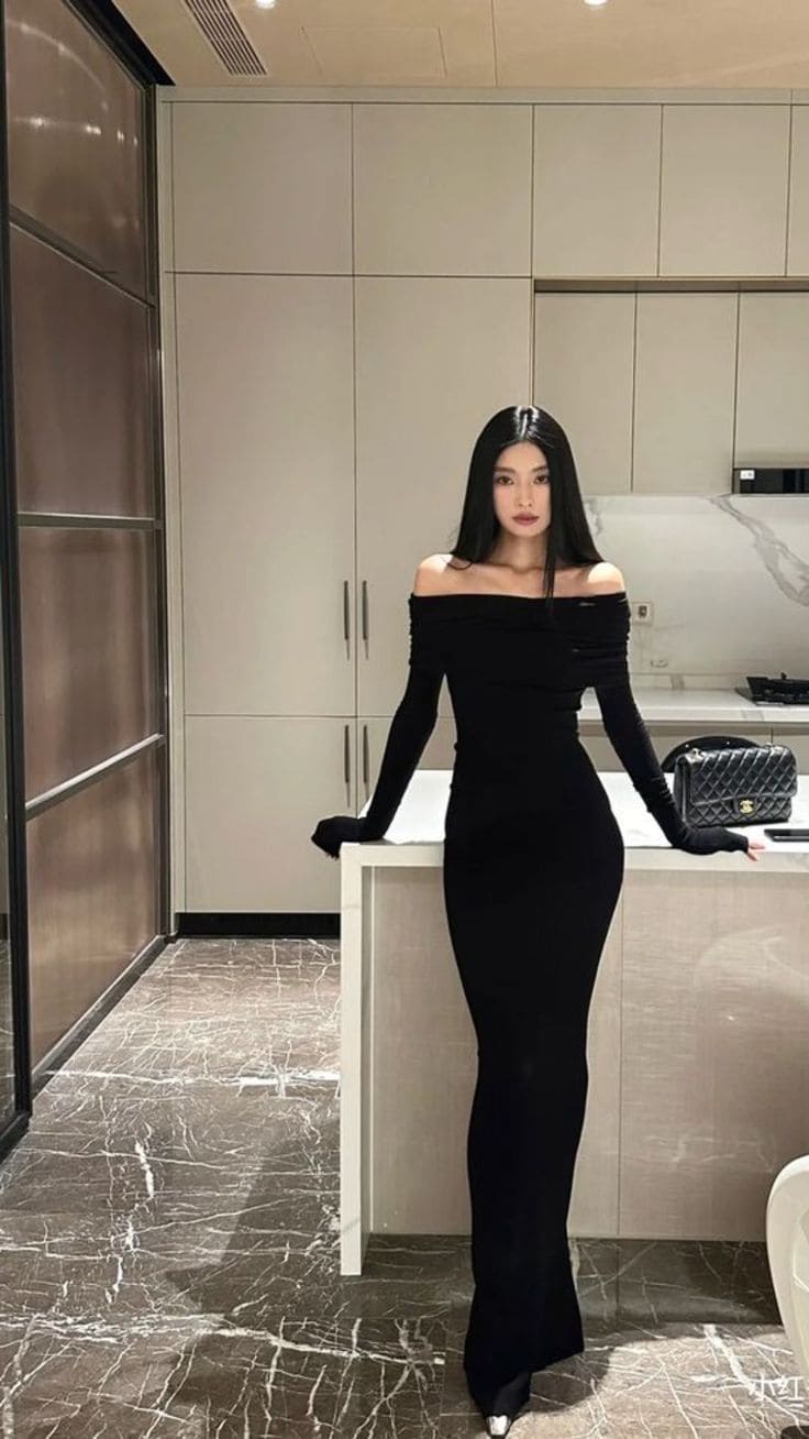 Phối Váy Body Trễ Vai Dài Tay Cho Buổi Tiệc Tối