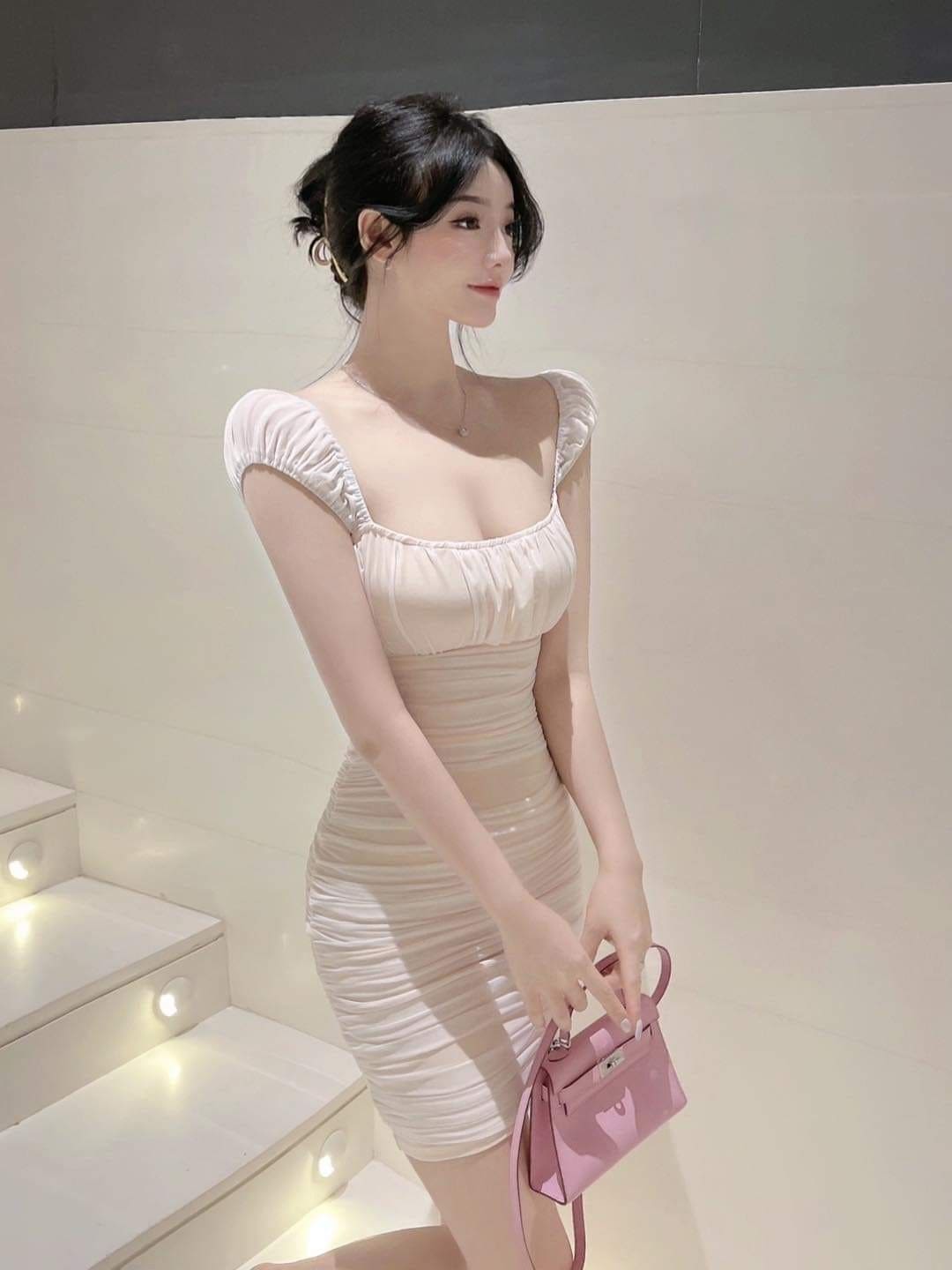 Váy Body Ngắn Cho Dáng Đồng Hồ Cát