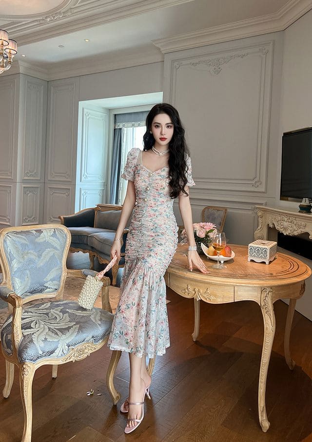 Váy Hoa Nhí Body - Xu Hướng Thời Trang Nữ Tính, Tôn Dáng Nhất 2025 11 Váy Hoa Nhí Body Với Chi Tiết Cut-Out