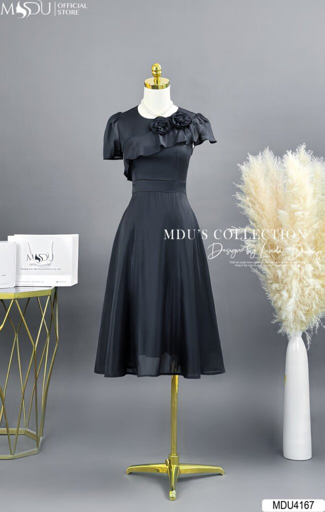Top 10+ Mẫu Váy Đen Công Chúa Sang Trọng, Bí Ẩn Và Quyến Rũ Cho Mọi Sự Kiện 3 Váy đen công chúa – Vẻ đẹp bí ẩn và quyền lực