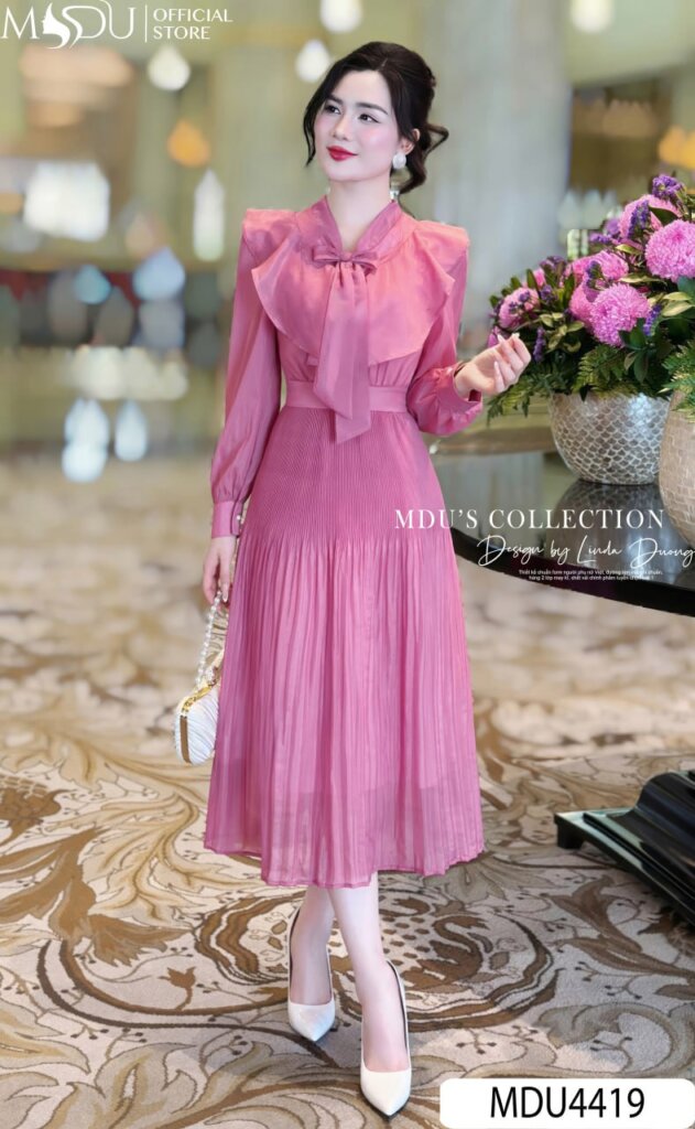 Top 10+ Mẫu Đầm Dự Tiệc Màu Hồng Phấn Thanh Lịch Và Cuốn Hút 11 Đầm Dự Tiệc Màu Hồng Phấn Tay Dài