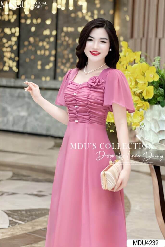 Top 10+ Mẫu Áo Đầm Công Sở Cao Cấp - Sang Trọng, Thanh Lịch 15 Cách phối phụ kiện với đầm công sở để tạo phong cách riêng biệt