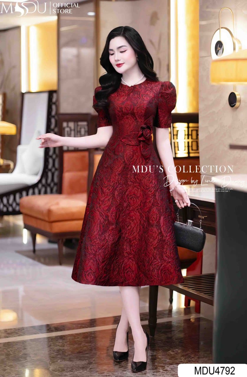 9 Đầm Dự Tiệc Màu Đỏ Sang Trọng Giúp Bạn Nổi Bật Mọi Sự Kiện 9 Các Kiểu Dáng Đầm Dự Tiệc Màu Đỏ Phù Hợp Mọi Vóc Dáng - Đầm Dáng Suông
