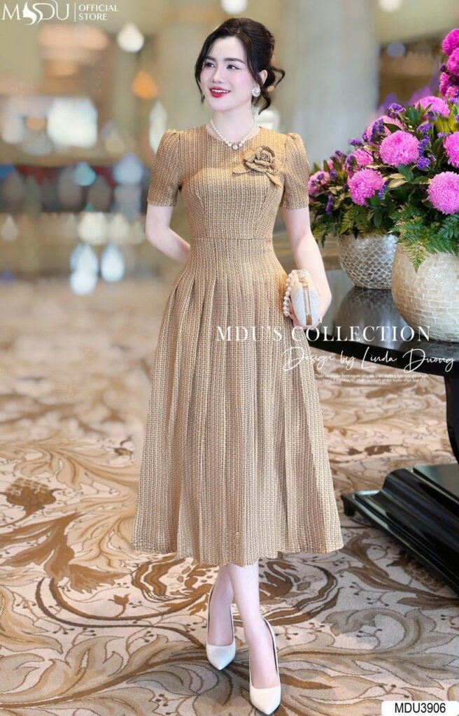 Top 10+ Tuyệt Phẩm Đầm Midi Dáng Dài Tinh Tế Từ MDU Fashion Dành Cho Phái Đẹp Hiện Đại 7 Đầm midi dáng dài đính hoa tinh tế trên váy