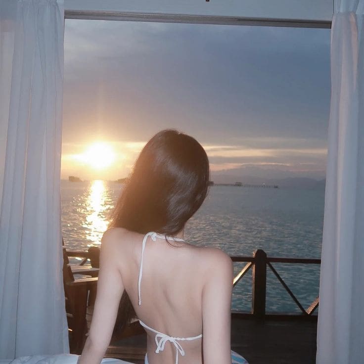 Ảnh Đi Biển Chụp Sau Lưng, Phong Cách Đẹp Quên Lối Về 3 Vì Sao Ảnh Đi Biển Chụp Sau Lưng Lại Được Yêu Thích?