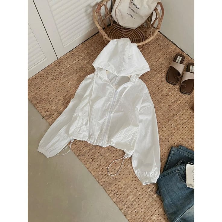 Áo Chống Nắng Đi Biển - Đồng Hành Cùng Bạn Dưới Ánh Nắng 12 Hướng Dẫn Chọn Áo Chống Nắng Đi Biển Chuẩn Nhất