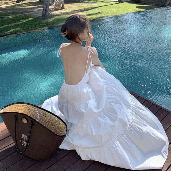 Đầm Maxi Trắng Đi Biển Duyên Dáng Bên Sóng Biển Tinh Khôi 5 Kiểu Dáng Đầm Maxi Trắng Đi Biển - Đầm Hở Lưng