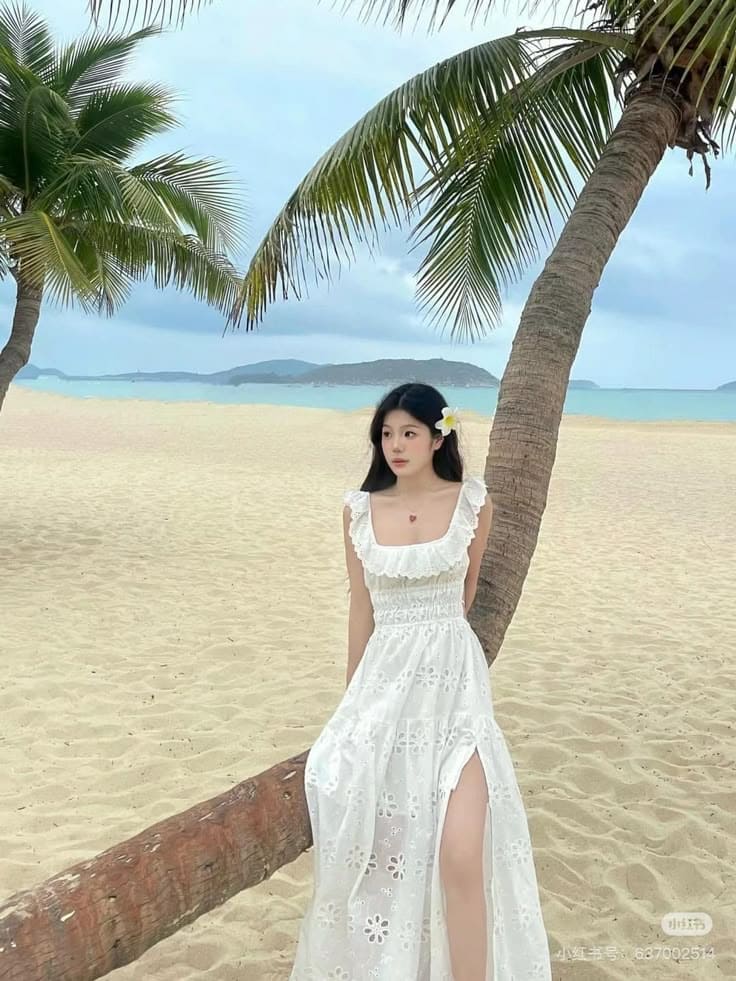 Đầm Maxi Trắng Đi Biển Duyên Dáng Bên Sóng Biển Tinh Khôi 6 Kiểu Dáng Đầm Maxi Trắng Đi Biển - Đầm Xẻ Tà