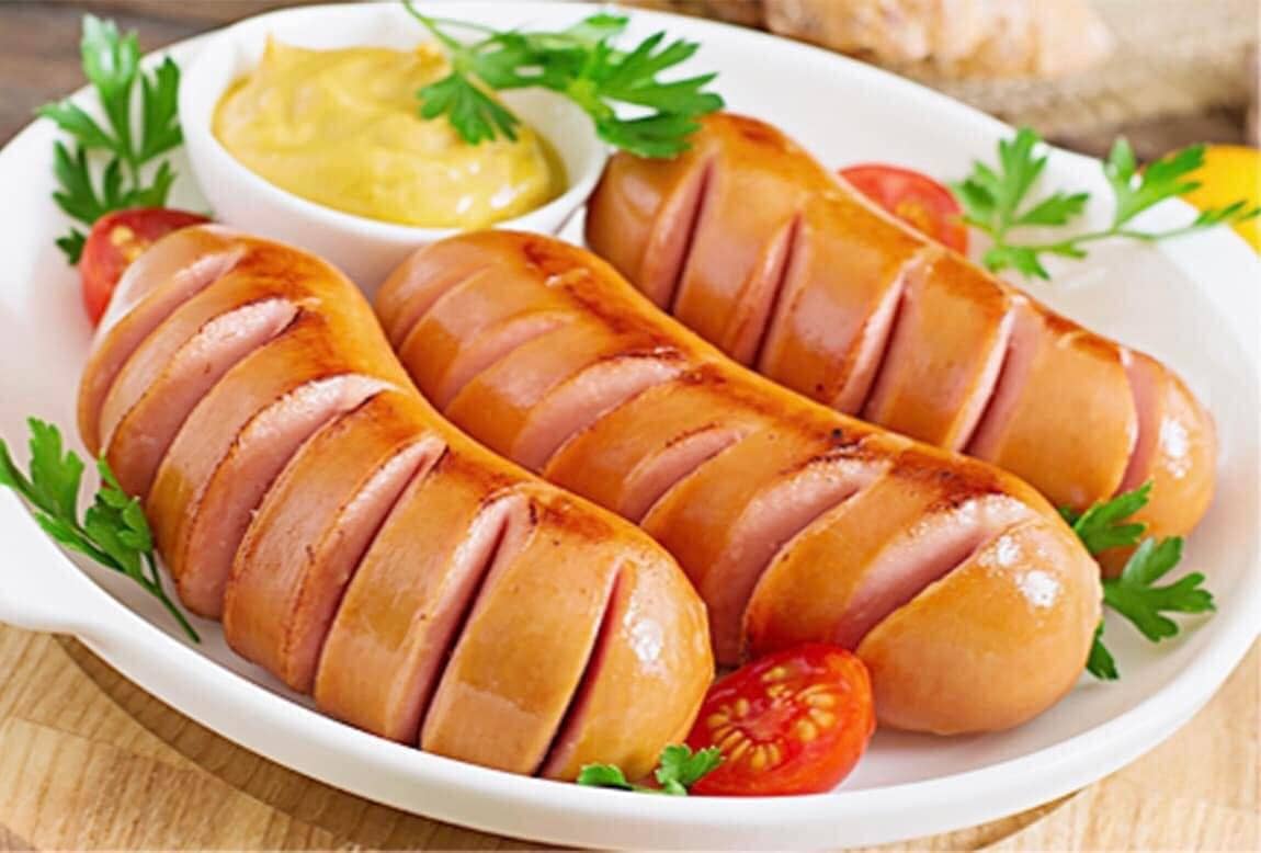 Bí Quyết Chuẩn Bị Đồ Ăn Đi Biển: Vừa Ngon Miệng, Vừa Tiện Lợi 8 Đồ ăn đi biển - Xúc xích
