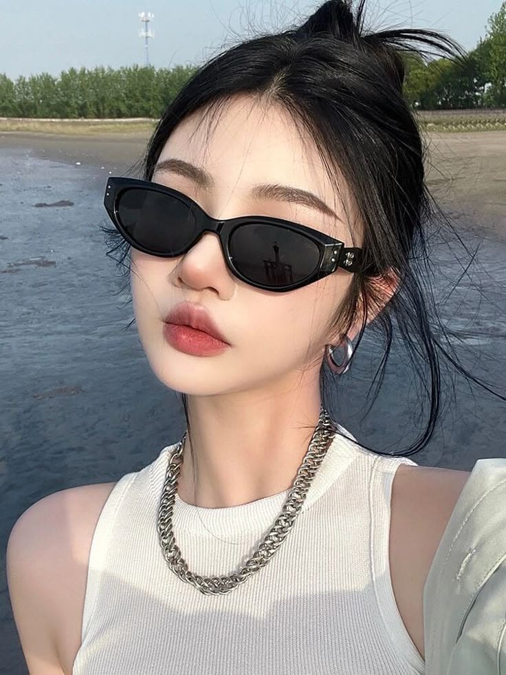 Kính Đi Biển, Vũ Khí Bí Mật Giúp Bạn Tự Tin Dưới Nắng Vàng 7 Tính Năng Quan Trọng Khi Chọn Kính Đi Biển - Chống Tia UV