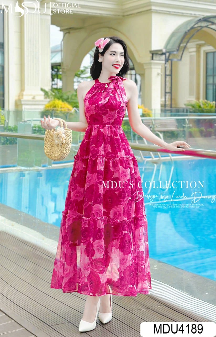 Top 7 Mẫu Váy Maxi Đi Biển Đẹp Khiến Nàng Mê Mẩn 10 Những Kiểu Dáng Váy Maxi Đi Biển Đẹp Khiến Bạn Muốn "Rinh" Hết Về Nhà - Váy Maxi Cổ Yếm