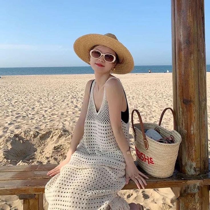 Style Đi Biển Của Hot Girl – Nghệ Thuật Phối Đồ Bên Biển Cả 8 Top 8+ OutFit Mà Hot Girl Hay Diện - Đầm Lưới Dài