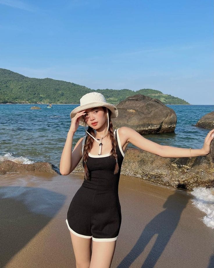 Thời Trang Đi Biển Cho Người Gầy, Tỏa Sáng Mà Không Cần Tăng Cân 9 Người Gầy Khó Chọn Đồ Đi Biển Thế Nào - Jumpsuit