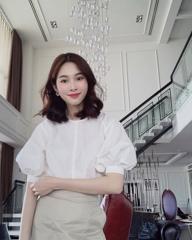 Thời Trang Đi Biển Cho Người Gầy, Tỏa Sáng Mà Không Cần Tăng Cân 10 Người Gầy Khó Chọn Đồ Đi Biển Thế Nào - Áo Blouse Và Chân Váy