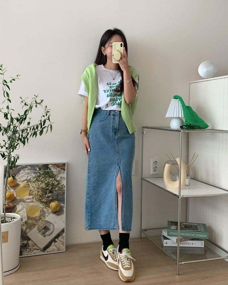 Thời Trang Đi Biển Cho Người Gầy, Tỏa Sáng Mà Không Cần Tăng Cân 11 Người Gầy Khó Chọn Đồ Đi Biển Thế Nào - Áo Thun Và Chân Váy Jeans