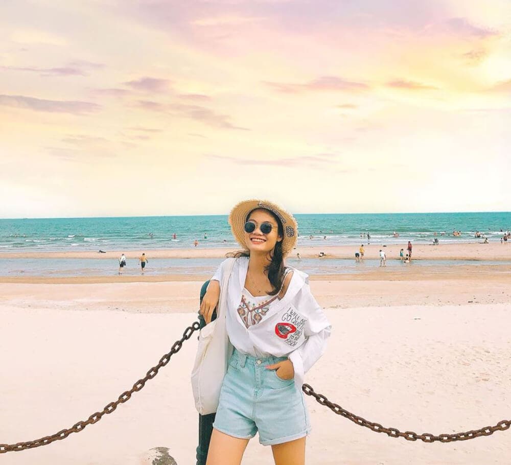 Trẻ Hơn Tuổi Với Thời Trang Trung Niên Đi Biển Đỉnh Cao 8 Gợi Ý Top 7+ Thời Trang Trung Niên Đi Biển Để "Trẻ" Ra Vài Tuổi - Áo Sơ Mi Oversized