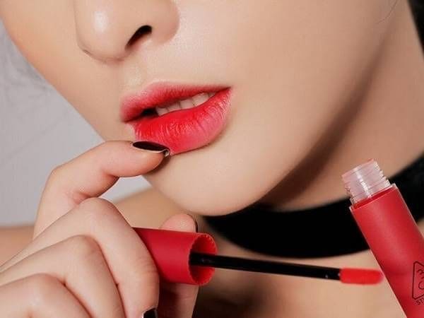 Hướng Dẫn Trang Điểm Khi Đi Biển Đơn Giản Mà Xinh Lung Linh 12 Bật Mí Quy Trình Trang Điểm Khi Đi Biển Chuẩn Chỉnh - Đôi Môi Căng Mọng