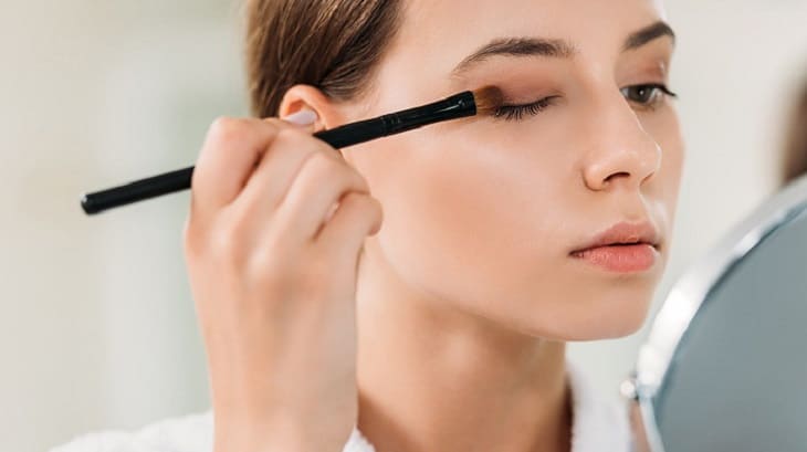 Hướng Dẫn Trang Điểm Khi Đi Biển Đơn Giản Mà Xinh Lung Linh 10 Bật Mí Quy Trình Trang Điểm Khi Đi Biển Chuẩn Chỉnh - Đôi Mắt Lung Linh Dưới Nắng