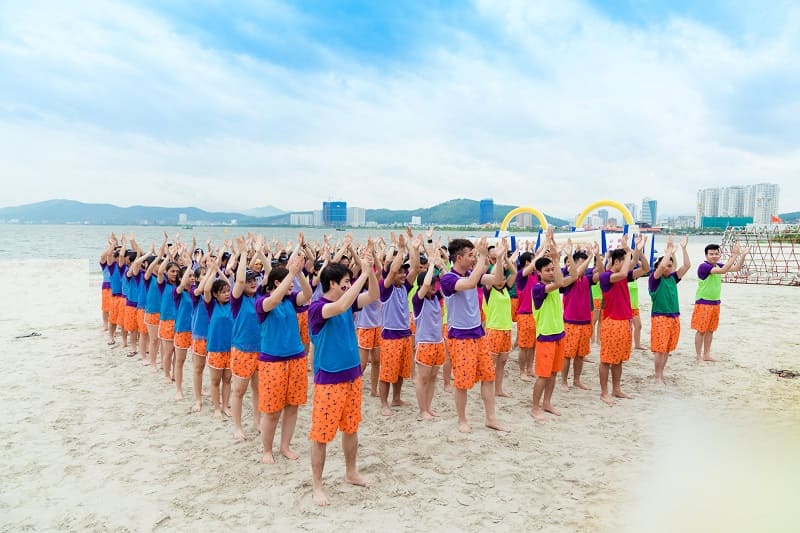 Trò Chơi Team Building Trên Biển: Ghim 5 Ý Tưởng Gắn Kết Cực Thú Vị 3 Tại Sao Phái Đẹp Nên Thử Trò Chơi Team Building Trên Biển?