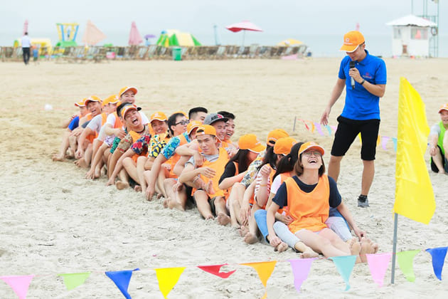 Trò Chơi Team Building Trên Biển: Ghim 5 Ý Tưởng Gắn Kết Cực Thú Vị 2 Trò Chơi Team Building Trên Biển: Gắn Kết Phái Đẹp Trong Sóng Nước Vui Tươi