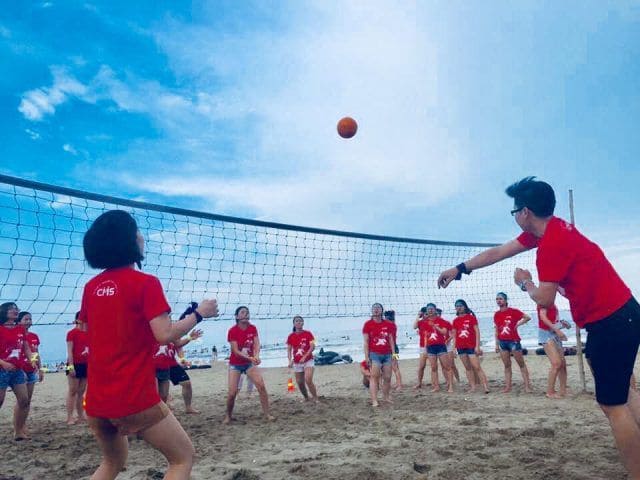 Trò Chơi Trên Biển – 7 Hoạt Động Hấp Dẫn Cho Kỳ Nghỉ Hoàn Hảo 5 Trò chơi đi biển - Bóng chuyền bãi biển