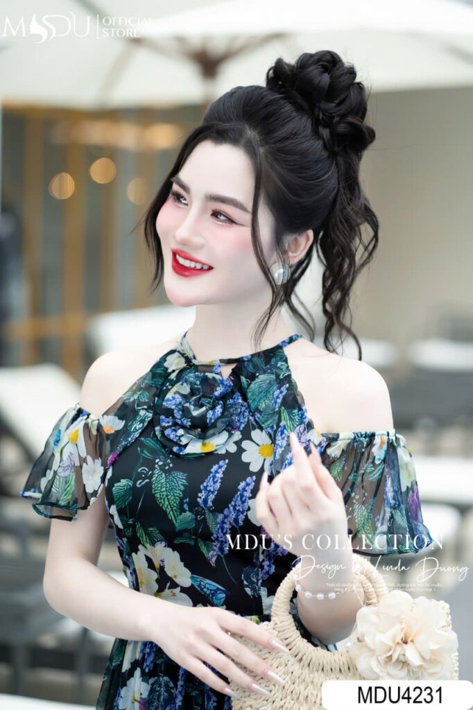 U50 đi biển mặc gì? Top 5 Mẫu Váy Ghi Điểm Trong Lòng Phái Đẹp 2 U50 đi biển mặc gì? Gợi ý trang phục giúp quý cô thanh lịch và cuốn hút