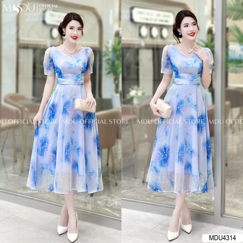 U50 đi biển mặc gì? Top 5 Mẫu Váy Ghi Điểm Trong Lòng Phái Đẹp 3 U50 đi biển mặc gì - Váy xanh họa tiết tinh tế