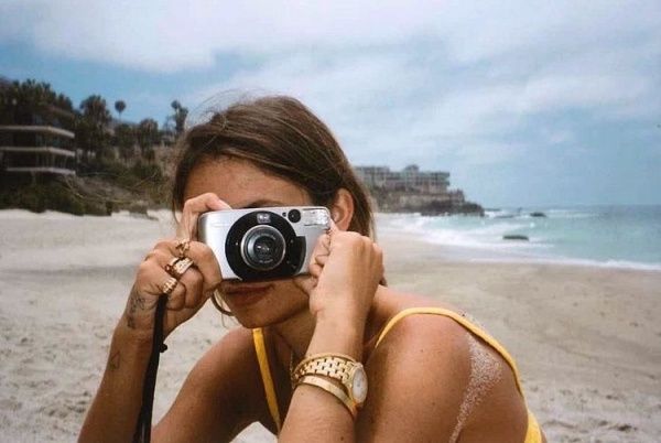 Mách Nàng Các Bộ Trang Phục Đi Biển Sống Ảo Hot Trend 2025 13 Trang phục đi biển- Cách nháy ảnh đẹp