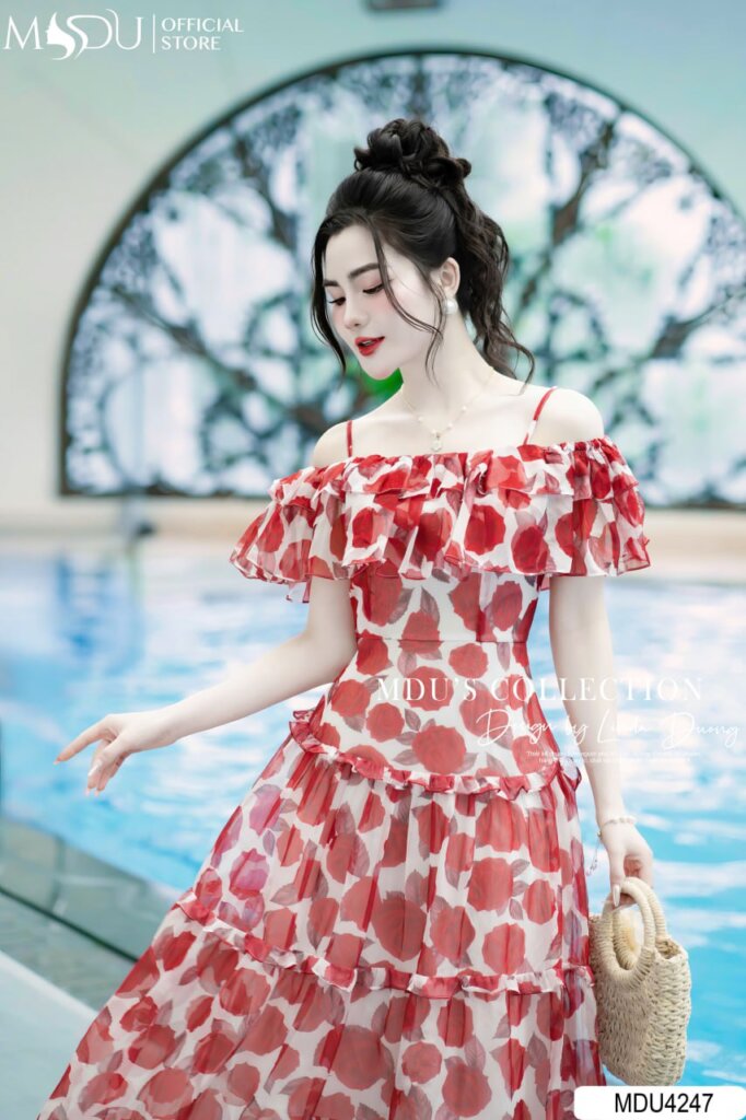 Mách Nàng Các Bộ Trang Phục Đi Biển Sống Ảo Hot Trend 2025 9 Trang Phục Đi Biển Sống Ảo- Váy Hoa Hồng